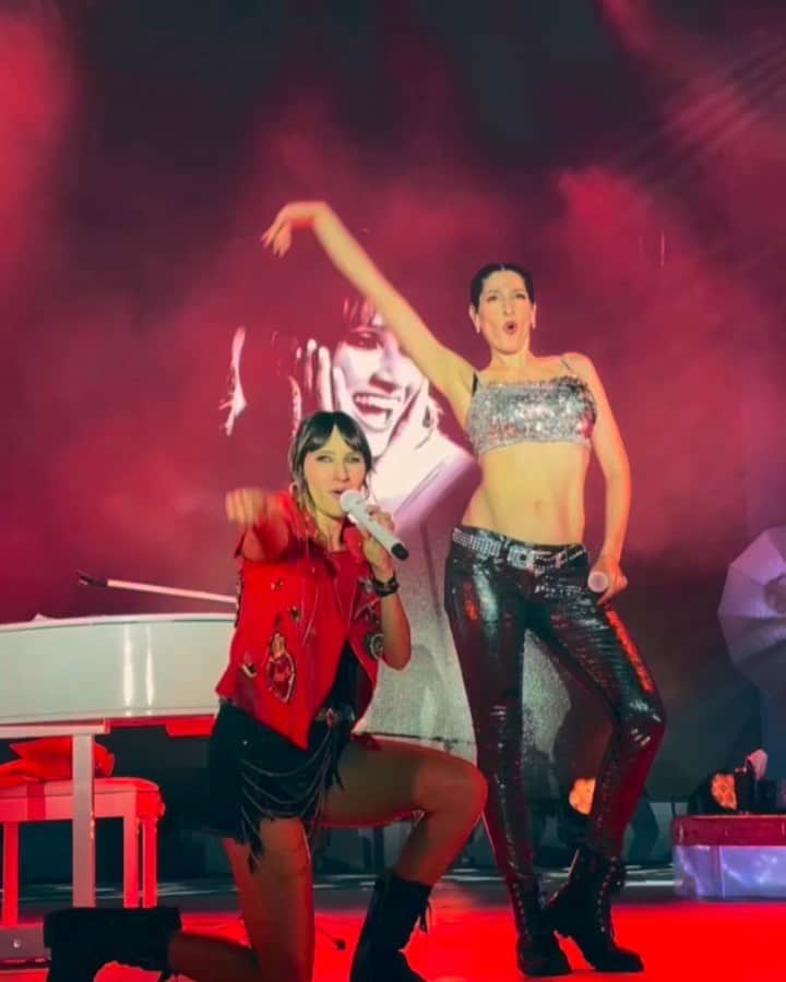 Ha-Ashのインスタグラム：「Wow XALAPA 😍🫰🏻❤️‍🔥!!!!!!!! #SoldOut Qué energía tan bonita tienen, ayer la pasamos increíble con ustedes. El último video lo dice todo, así se canta en los conciertos!!!! 🙌🏻😅😍😘 #GiraMiSalidaContigo」