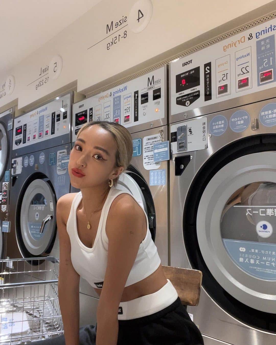 ユミ さんのインスタグラム写真 - (ユミ Instagram)「🫧🩵🧺  @anaplatina_official の展示会で オーダーしてたピアスが届いたよー🎁🫧  三種類で一つの ゴールドフープピアスなんだけど、 どれもすんごく可愛くてこりゃ大正解っ👏🏼✨💕 秋冬もいっぱい着けよう😍  @anap_onlineshop  #ANAPootd #ANAP_23AW #anaplatina_official」9月11日 8時34分 - yuminchu1029