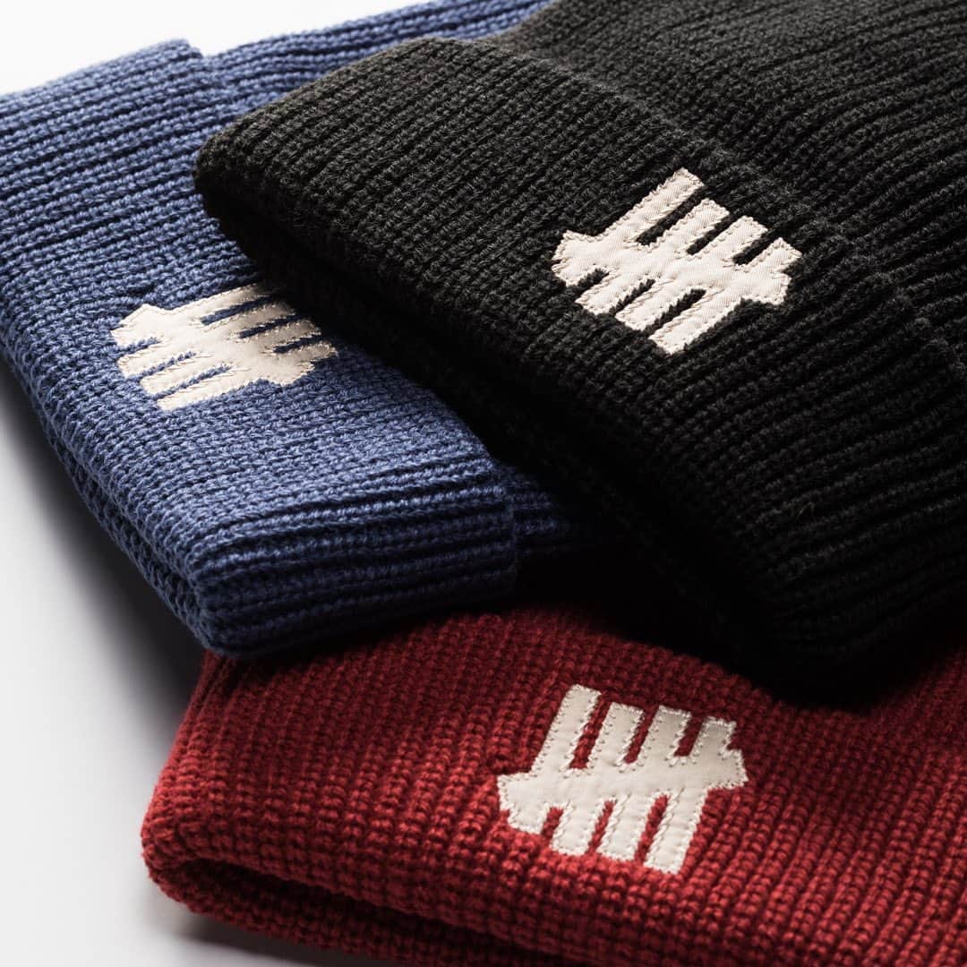 UNDFTDさんのインスタグラム写真 - (UNDFTDInstagram)「A detailed look into UNDEFEATED FALL 23 - Drop 3  Introducing the UNDEFEATED Icon Applique Strapback and the Icon Applique Beanie. The Strapback is made of a wool/polyester blend and includes an adjustable leather strap, tackle twill ‘5-strike’ icon appliqué and is available in Red, Dark Green, Navy and Black. The Beanie is 100% acrylic, features a tackle twill ‘5-strike’ icon appliqué and is available in Red, Admiral Blue and Black.   Available now exclusively at all UNDEFEATED Chapter Stores and Undefeated.com」9月11日 8時43分 - undefeatedinc