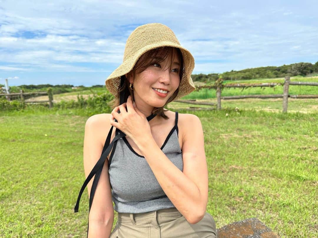 稲村亜美さんのインスタグラム写真 - (稲村亜美Instagram)「苦手な夏ももう少し楽しむつもり🌻 ロケでお世話になった伊豆大島に遊びに行って来たよ✌️✌️✌️  #伊豆大島 #havcafe  #岡田港のカレー　美味しい😋」9月11日 8時54分 - inamura_ami