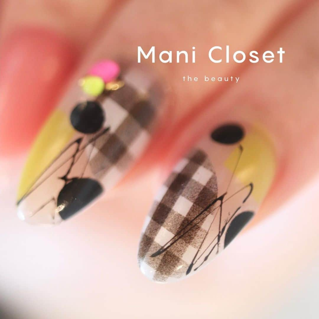 筒井のぞみさんのインスタグラム写真 - (筒井のぞみInstagram)「・ ・ Hello.  We are Mani Closet.   We will continue to deliver airbrush designs that will be loved by all airbrush users.  Let's all enjoy airbrushing🎧🎧  🫧🫧🫧🫧🫧🫧🫧🫧🫧🫧  #マニクローゼット #manicloset  #manicloset_the_beauty #シンプルネイル #長さ出し #エアブラシネイル #エアブラシアート #エアブラシ導入サロン #エアブラシ専門サロン #バーチャルフレンチ #airbrow 認定サロン ＃美爪形成ネイル #大人ネイル #ワンホンネイル  🫧🫧🫧🫧🫧🫧🫧🫧🫧」9月11日 8時56分 - nozomi__tsutsui