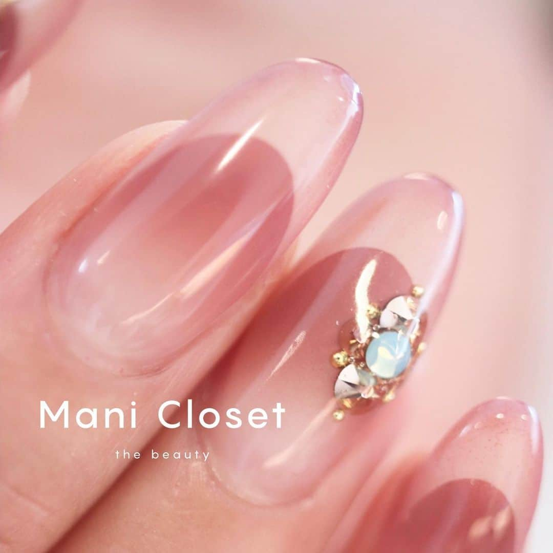 筒井のぞみのインスタグラム：「・ ・ Hello.  We are Mani Closet.   We will continue to deliver airbrush designs that will be loved by all airbrush users.  Let's all enjoy airbrushing🎧🎧  🫧🫧🫧🫧🫧🫧🫧🫧🫧🫧  #マニクローゼット #manicloset  #manicloset_the_beauty #シンプルネイル #長さ出し #エアブラシネイル #エアブラシアート #エアブラシ導入サロン #エアブラシ専門サロン #バーチャルフレンチ #airbrow 認定サロン ＃美爪形成ネイル #大人ネイル #ワンホンネイル  🫧🫧🫧🫧🫧🫧🫧🫧🫧」