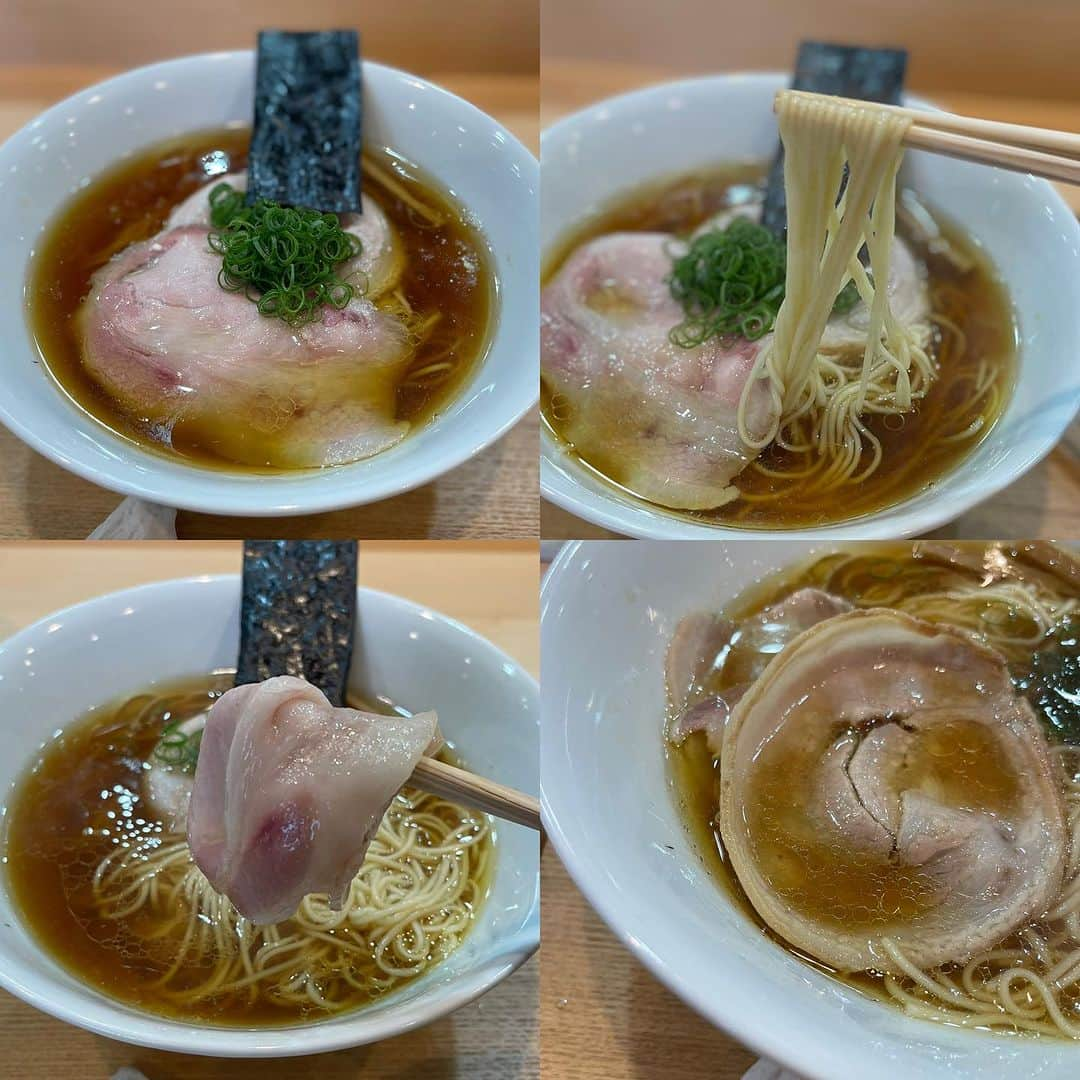 クック井上。さんのインスタグラム写真 - (クック井上。Instagram)「☞☞☞swipe☞☞☞  湯河原『らぁ麺　飯田商店』で昇天🤤  丁寧に次ぐ丁寧 もはや高級和食の域！  スープがすごかった(語彙力)  #飯田商店 #湯河原 #和食 #飯テロ #ラーメン好きな人と繋がりたい #中華そば #支那そば #らぁ麺 #チャーシュー #チャーシューメン #ラーメン #人気店 #Rahmen #delicious #food #グルメ #野菜ソムリエ #アスリートフードマイスター #フードコーディネーター #食育インストラクター #bbqインストラクター #料理研究家 #料理男子 #料理芸人 #クック井上。」9月11日 8時57分 - cook_inoue