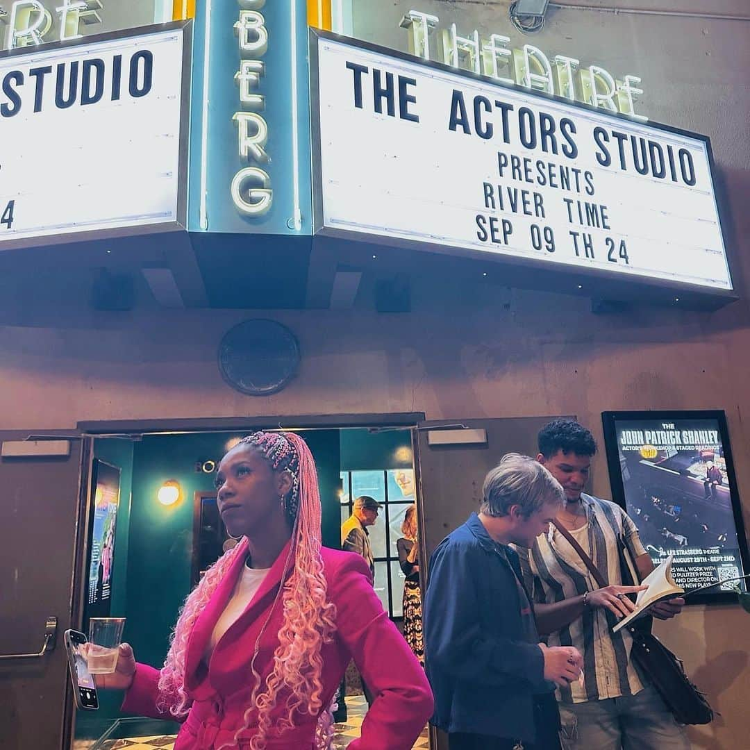 ジェイミー・キングさんのインスタグラム写真 - (ジェイミー・キングInstagram)「Last night we had the pleasure of attending opening night of the play "River Time" at the Lee Strasberg Theater. This play had me in tears. The performances were so beautiful and the story of this group of women and their friendship through good times, illnesses, betrayals, and life was so moving. If you have the chance, go and see this play it's truly beautiful. 💞」9月11日 8時58分 - jaime_king