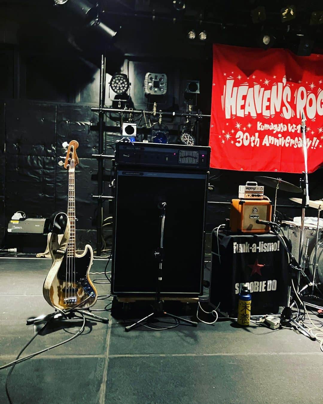 ナガイケジョーのインスタグラム：「Heaven's Rock熊谷、30周年おめでとうございます。鶴とお祝い、ワイワイ。Soulmate＋Plus One Moreなフロアも賑やか、ハッピーな夜でしたね。」