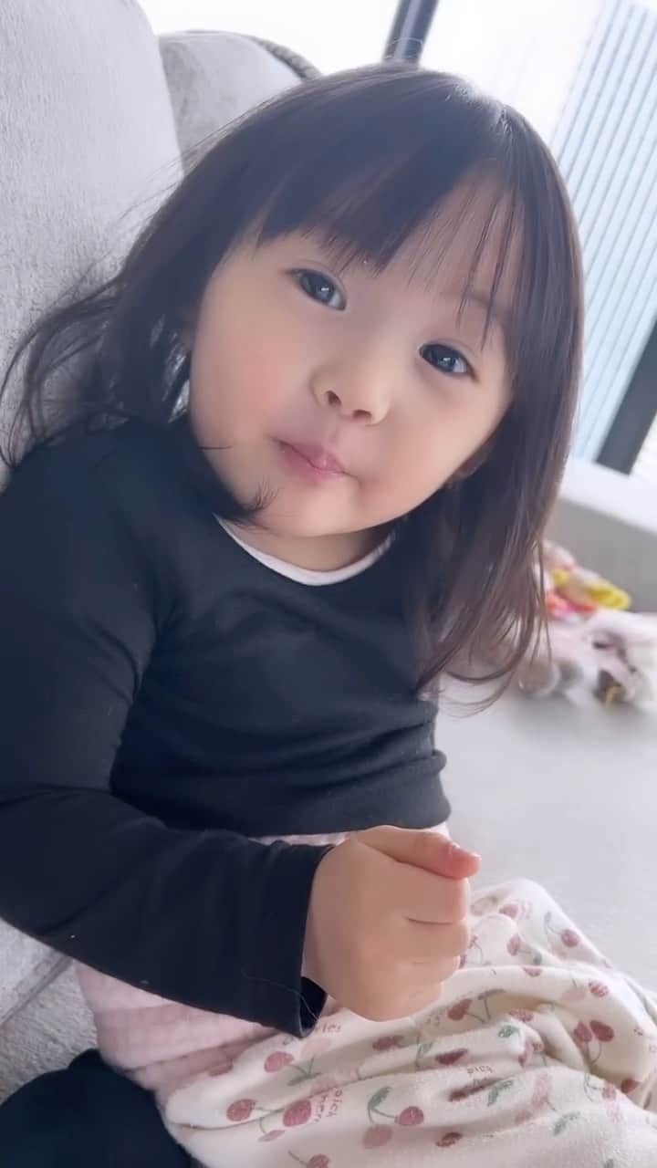小川真葵のインスタグラム：「はあどの頃を見返してもかわいい🥺💓💓 #2歳女の子 #親バカ部」