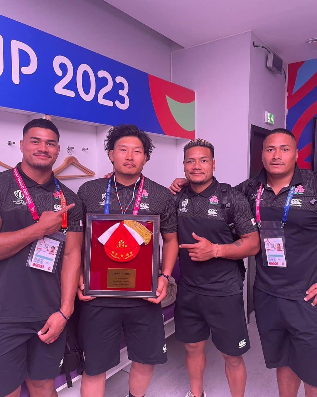 稲垣啓太のインスタグラム：「ワールドカップ初戦 vs Chile🇨🇱 42-12 で勝利🌸  今日が日本代表として50試合目でした💐 沢山の人に支えられてここまで来れたと思っています。感謝の気持ちを忘れずにこれから突き進む。  勝利後、スタジアムで長渕剛さんの曲が流れ、凄く魂を揺さぶられた。感謝！！」