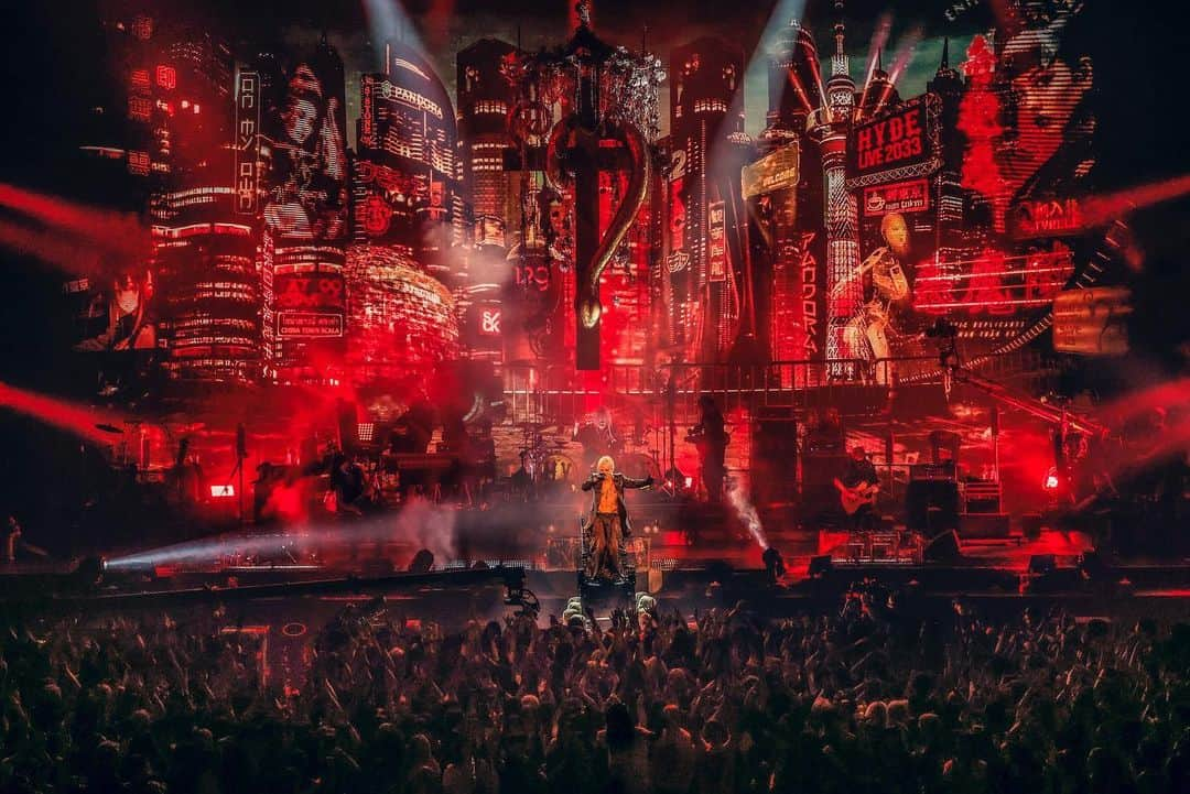 Hydeさんのインスタグラム写真 - (HydeInstagram)「The tour was amazing!  Thank you, everyone ♫  #HYDE #HYDELIVE2023 #楽天チケット #RakutenNFT #追加公演 #幕張メッセ」9月11日 0時15分 - hydeofficial