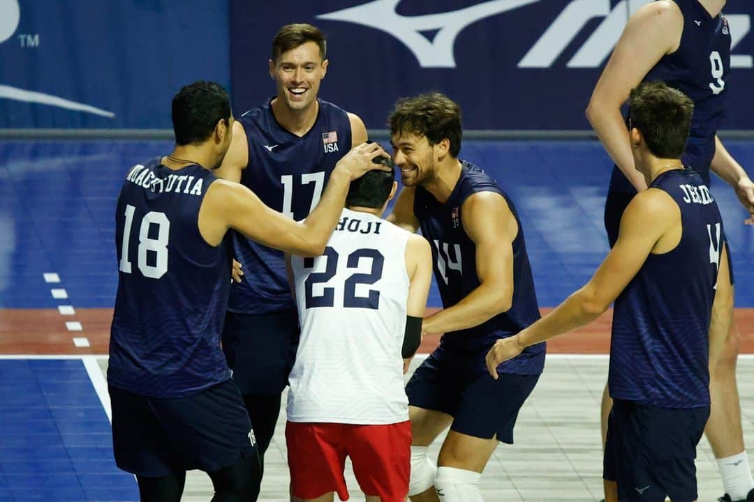 USA Volleyballさんのインスタグラム写真 - (USA VolleyballInstagram)「Let's GO, USA!!! 🇺🇸 💪   The U.S. Men's Team is headed for Sunday's gold medal 🥇 match to face Canada at the NORCECA Champs after beating the Dominican Republic on Saturday 3-0 (25-22, 25-12, 25-14).   Story and stats | https://go.usav.org/91023MNT」9月11日 0時20分 - usavolleyball