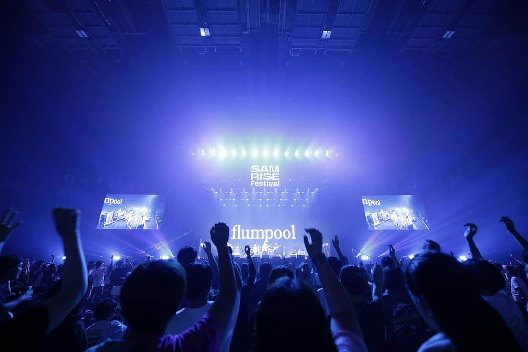 flumpoolさんのインスタグラム写真 - (flumpoolInstagram)「. ⁡ #SAMRISEfestival ありがとうございました!!! ⁡ 【SET LIST】 2023.9.10.sun ⁡ 1 星に願いを 2 夜は眠れるかい？ 3 花になれ 4 ヒアソビ 5 君に届け ⁡ ・・・・・・ 次回ライブは10月1日!!!!! LINE CUBE SHIBUYAにてワンマンライブ🙋‍♂️ THANK YOU SOLDOUT💫 ⁡ ⁡ そしていよいよ10月6日は… 日本武道館!!!!! 会場でお待ちしております！ ⁡ ⁡ 📸photo by official camera ⁡ ⁡ ⁡ 🎸𝙛𝙡𝙪𝙢𝙥𝙤𝙤𝙡 𝙎𝙐𝘽𝙎𝘾𝙍𝙄𝙋𝙏𝙄𝙊𝙉  http://A-Sketch-Inc.lnk.to/flumpool ⁡ ⁡ 🎤𝙀𝙑𝙀𝙉𝙏 10月15日（日）めざましテレビ30周年フェス in 札幌 ⁡ ⁡ 🎤𝙊𝙉𝙀 𝙈𝘼𝙉 𝙇𝙄𝙑𝙀 10月1日（日）LINE CUBE SHIBUYA 10月6日（金）日本武道館 ⁡ ⁡ ⁡ #flumpool #フランプール #山村隆太 #阪井一生 #尼川元気 #小倉誠司 #フェスコワイ #フェス怖 ⁡ #SRF #SAMRISEfestival #samrise_fest #サムライズフェスティバル」9月11日 0時21分 - flumpoolofficial