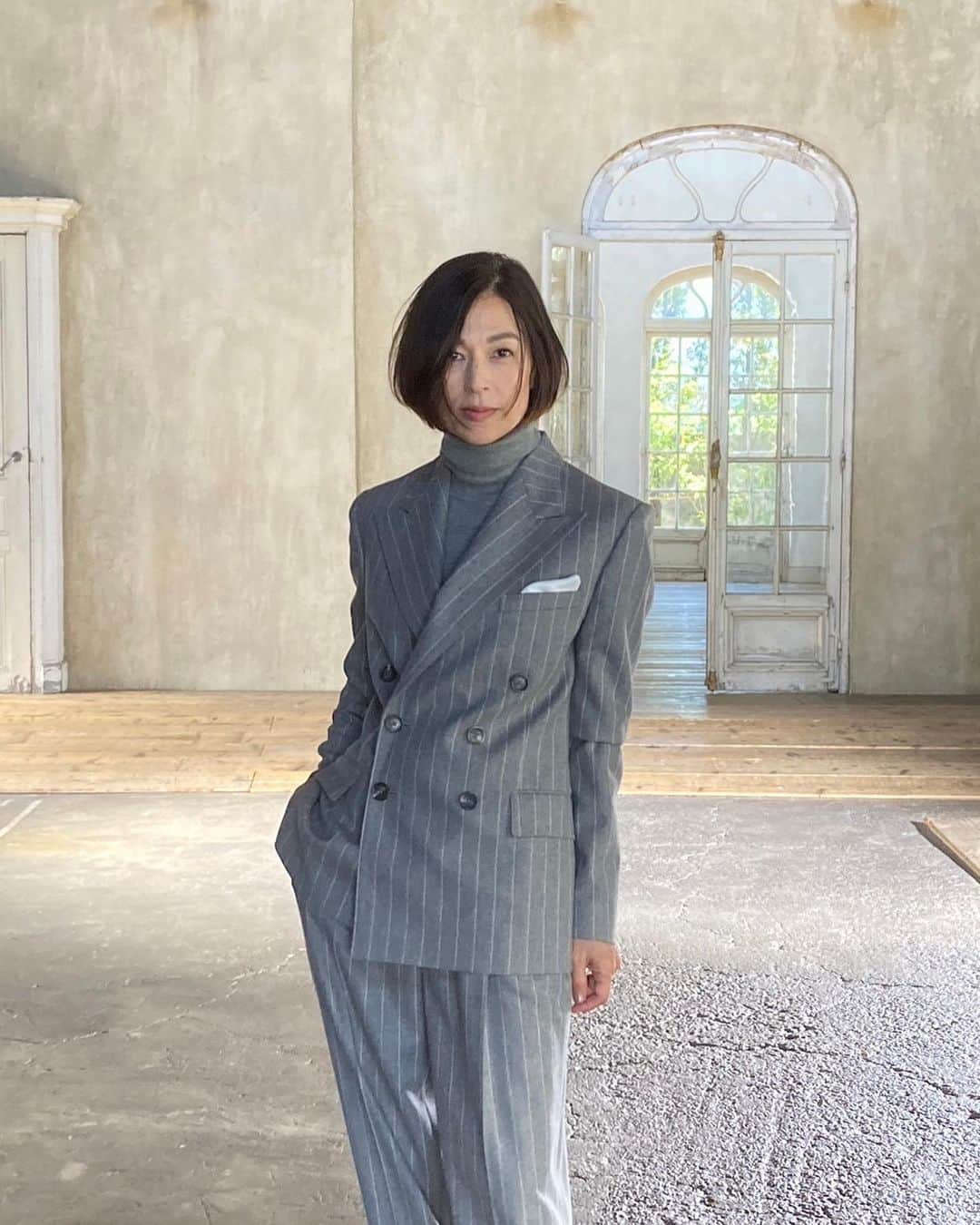 のインスタグラム：「Precious 10月号 for  @ralphlauren   夏服…いい加減飽きた…フーディにジャケットの重ね着とか、早くしたいのに…『レイディマクベス』のリハーサルで、週6日トレーニングウエアしか着ていないのよ…😅」