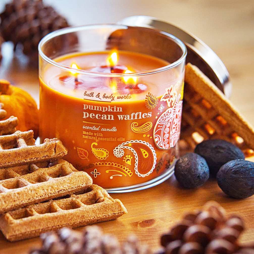 Bath & Body Worksのインスタグラム：「Let’s give ‘em pumpkin to talk about! 🎃🍂​  Which Candle is your pick of the patch? 👇​  📸 @Thisgirllovescandles, @Jpegjake, @Waxywondercandlelover」
