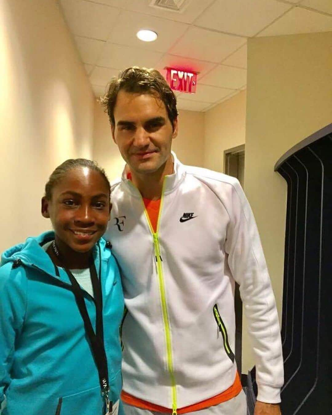 ロジャー・フェデラーさんのインスタグラム写真 - (ロジャー・フェデラーInstagram)「Inspirational win @cocogauff 🎉,  Been watching your 🎾 and following you for years. Your hard work and mental toughness is great for our sport. You shine brighter than ever🌟 #TEAM8」9月11日 0時32分 - rogerfederer