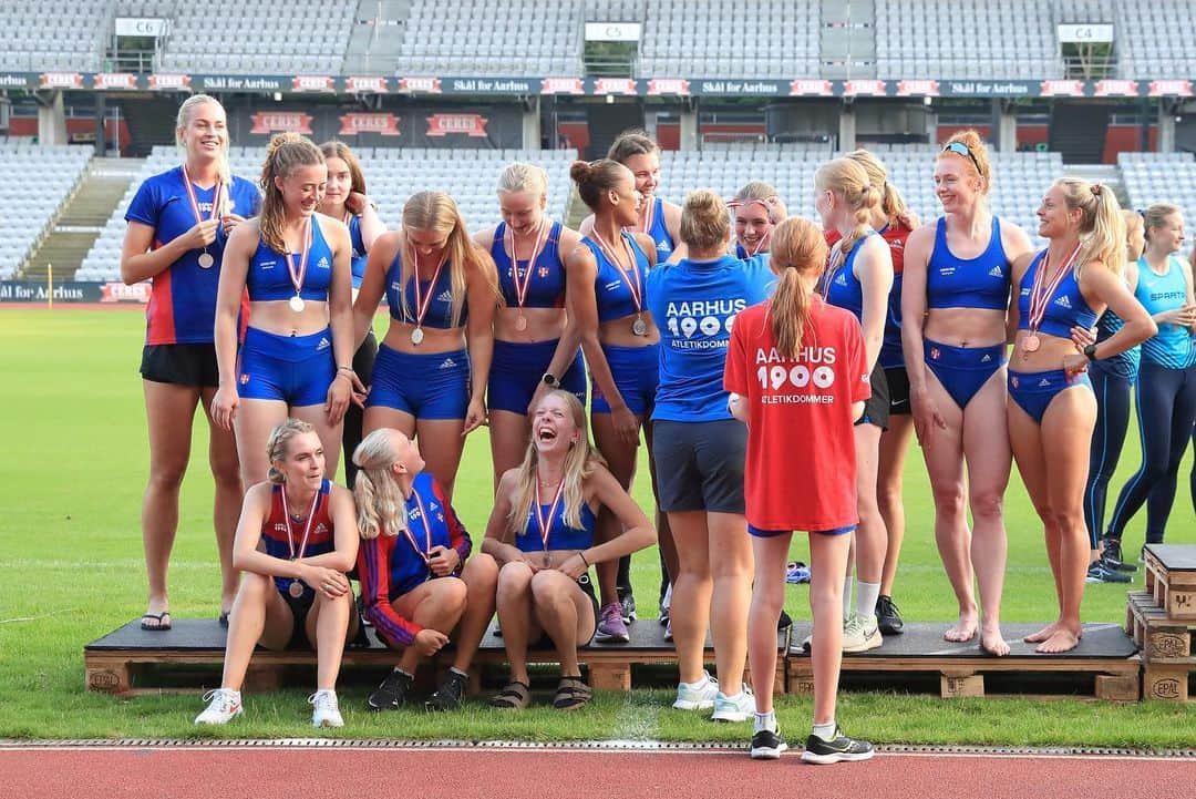 マチルドU・クラマーさんのインスタグラム写真 - (マチルドU・クラマーInstagram)「Suited up to help my team at the national team champs yesterday! Love these Championships were everyone is fighting for every point and we were so close to get on top of the podium but an overall 🥈and acually my first team medal ever. That was fun!! 🤩 🥉 in the 4x100 as Well 🙌🏻   Dont know if that was to finish off season 23’ or start 24’ when I already have had my off season (??🥴) but the real work start tomorrow 🔥🔥  📸@lonedybdal」9月11日 0時32分 - mathildeukramer