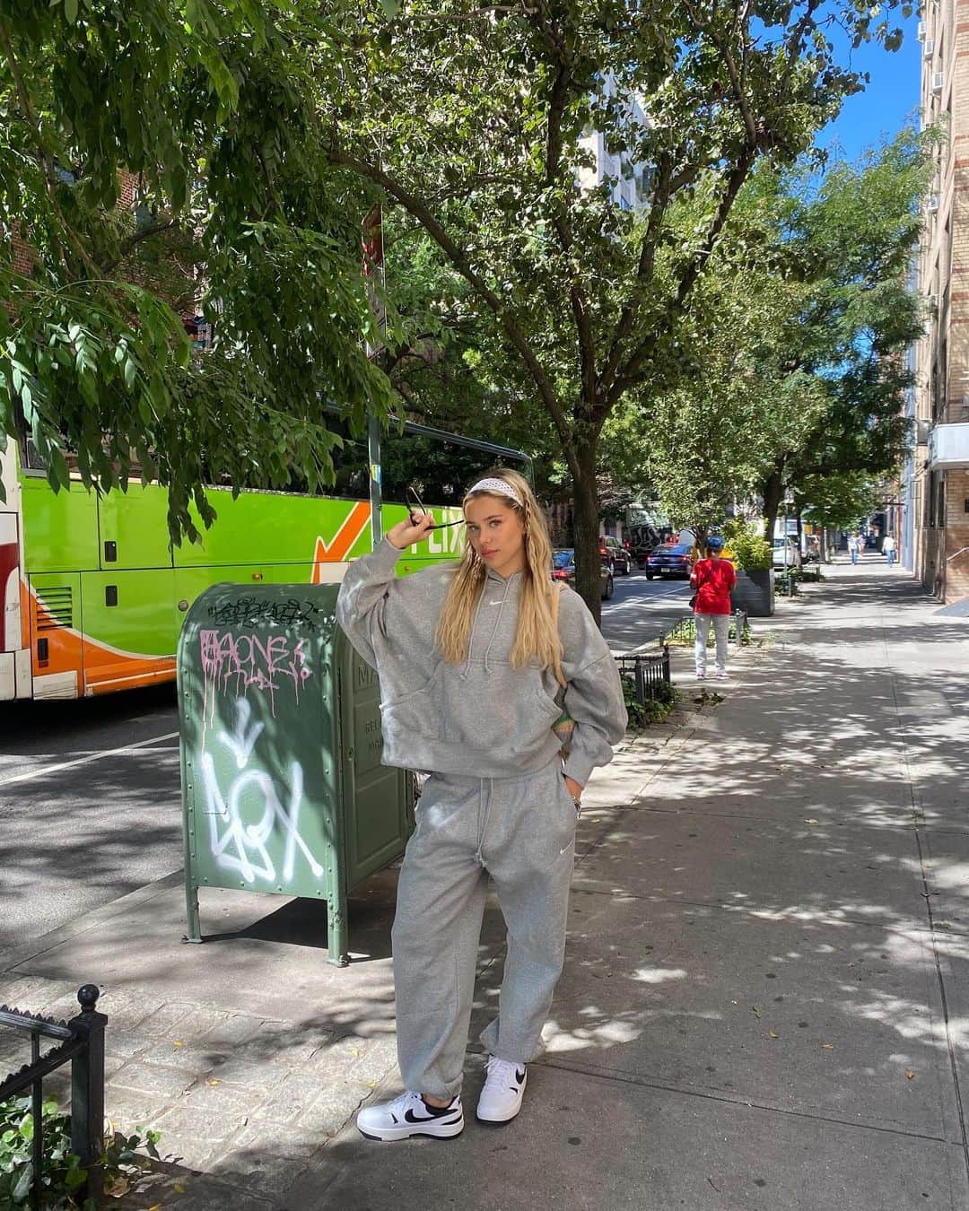 Nike Womenさんのインスタグラム写真 - (Nike WomenInstagram)「📍 NYC  Fashion Week is here — and so are your fresh fits. Tag #NikeIRL and @NikeWomen to share your Fashion Week style — wherever you are in the 🌍」9月11日 1時02分 - nikewomen