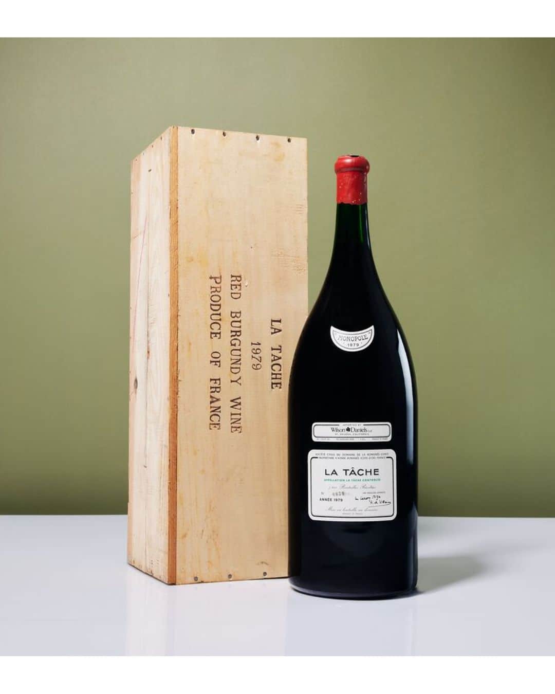クリスティーズのインスタグラム：「Last chance to bid in Fine and Rare Wines Online: Featuring a Superb Collection from the Pacific Northwest, closing 12 September.   This sale is a collector’s dream, coming directly from a pristine cellar in the Pacific Northwest. It includes an outstanding selection of mature Bordeaux and Burgundy recently removed from an impeccable temperature and humidity-controlled cellar.    Elsewhere in the sale, there is a critical mass of recent vintages from some of Burgundy’s most coveted domaines including Arnoux-Lachaux and Pierre-Yves Colin-Morey.    Our valued clients need not look any further for hidden gems and rare collectibles.   Fine and Rare Wines Online| Online | 13 August - 12 September」