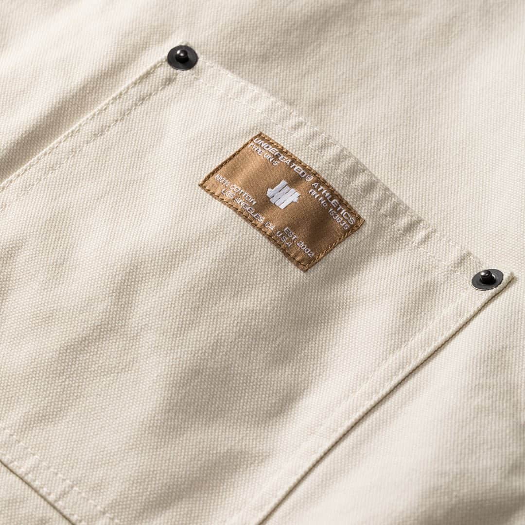 UNDFTDさんのインスタグラム写真 - (UNDFTDInstagram)「A detailed look into UNDEFEATED FALL 23 - Drop 3  Drop 3 begins with the UNDEFEATED Work Jacket and Outdoor Pant, both made from 100% cotton canvas. The jacket features a corduroy collar, tack buttons, pocket riveting and a mill spec label. The pant has a button fly, adjustable waist and tabs and an embroidered ‘5-strike’ icon on the left leg. Both pieces are available in Birch and Black.  Available now exclusively at all UNDEFEATED Chapter Stores and Undefeated.com」9月11日 1時00分 - undefeatedinc