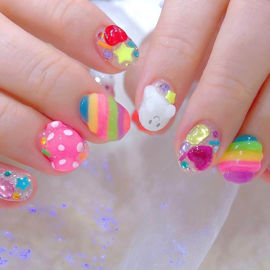 なかやまちえこのインスタグラム：「はろうぃんねいる♡⠀ ⠀ @chikachocolat_melty ちゃん⠀ ⠀ @aby_sharenail #nail #nails #nailart #ネイル #美甲 #ネイルアート  #japanesenailart #manucure #japanesenails #manicurist #gelnails #أظافر #네일아트 #미용  #เพ้นท์เล็บ #artedeuñas #เพ้นท์เล็บเจล #ジェルネイルデザイン #ネイルデザイン #nagelkunst #halloween #ハロウィン #halloweennails #ハロウィンネイル @kimacat_betty」