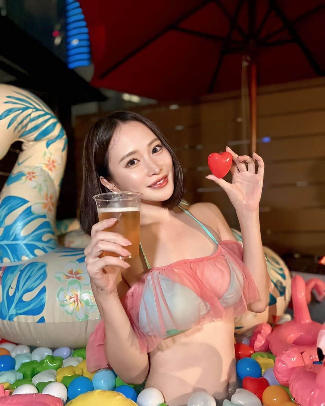 福江菜々華のインスタグラム：「ファンクラブBBQオフ会ありがとうございました💗 今回もめちゃくちゃ楽しかった🥳 . @63skygarden さんがプールも用意してくれて 少しプールでも撮影📸 この後落とされてびしょ濡れになった😒笑笑 . ファンクラブオフ会ではいつもより少人数で みんなとゆっくり話せて私にとっても良い時間💕 . 仲良くなりすぎてもう友達みたい😂 . 本当にみんないつもありがとう💗 . また10月から新しいファンクラブになるので 入会希望の方は10月からでお願いします🥰 入会方法はまた告知します🫶🏻 .」