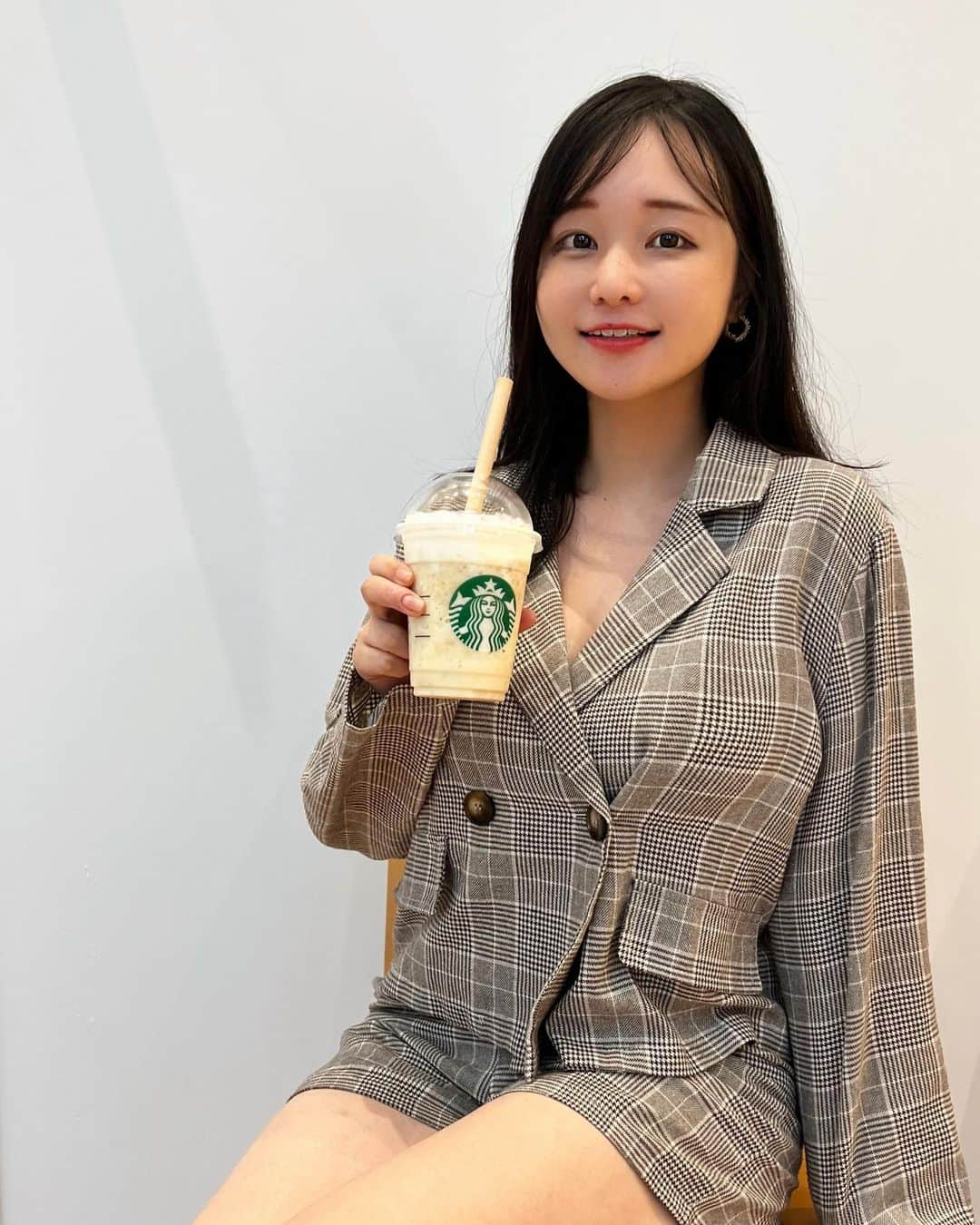 茜さやのインスタグラム：「スタバの秋シリーズおさつバターフラペチーノ美味しかった〜☕︎💕  いつもはチャイティーラテの豆乳変更ばかり飲んでるんだけど秋シリーズはどのお店も美味しくてついつい頼んじゃう🍁✨  甘々だから頻繁には飲めないけどねっ🫡  秋はとっても好きな季節だからほんとうに嬉しいっ！🥰  #スタバ　#スターバックス　#おさつバターフラペチーノ #秋　#さつまいも　#starbucks #Frappucino #sweetpotato」