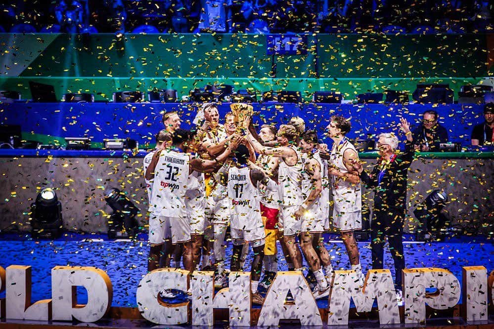 パウ・ガソルのインスタグラム：「What an extraordinary day of basketball we have experienced in the final two games of the #FIBAWC!!! Congratulations to Germany for becoming World Champions! 🏆🌏 #WinForAll」