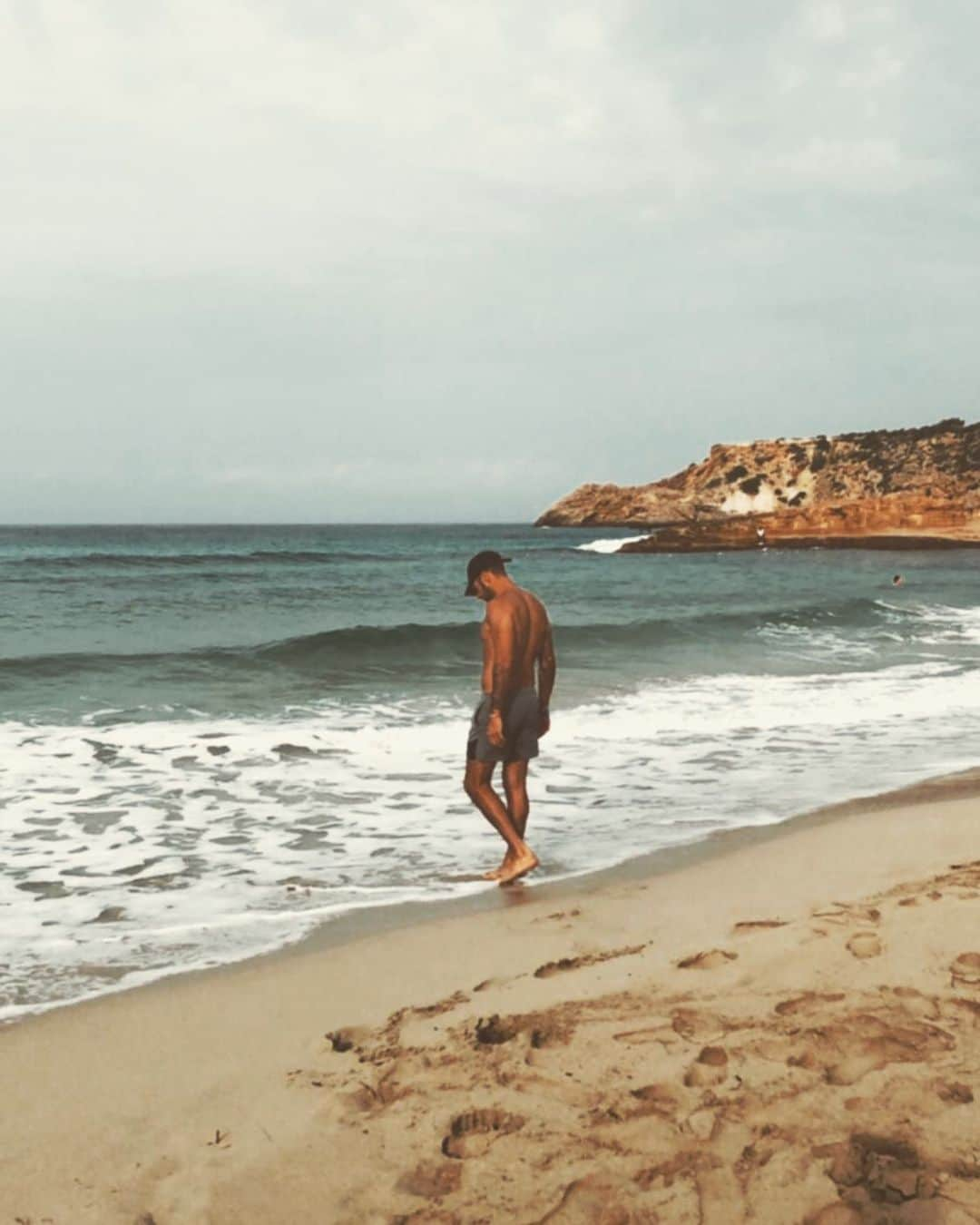 マーク・バンのインスタグラム：「📸 🌊」