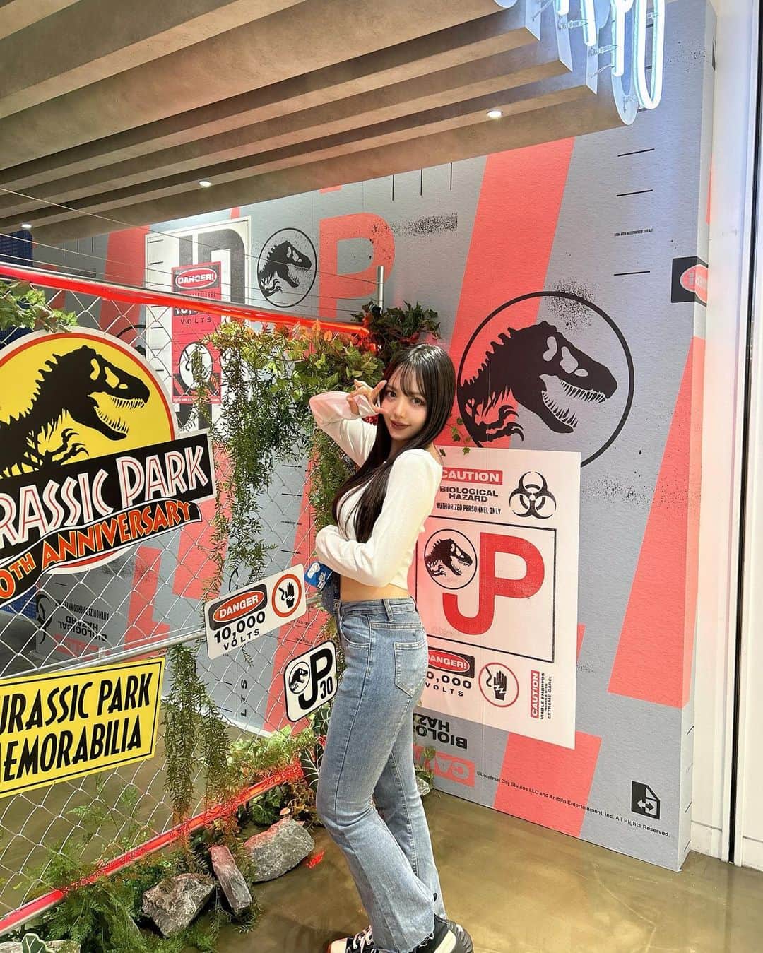 朝日しずくさんのインスタグラム写真 - (朝日しずくInstagram)「渋谷PARCOの！！行ってきた🦖🩵  #jurassicparkmemorabilia #渋谷parco #jurassicworld #jurassicpark #shibuyaparcomuseum」9月11日 1時30分 - asahidrops