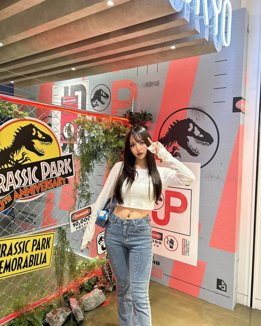 朝日しずくのインスタグラム：「渋谷PARCOの！！行ってきた🦖🩵  #jurassicparkmemorabilia #渋谷parco #jurassicworld #jurassicpark #shibuyaparcomuseum」