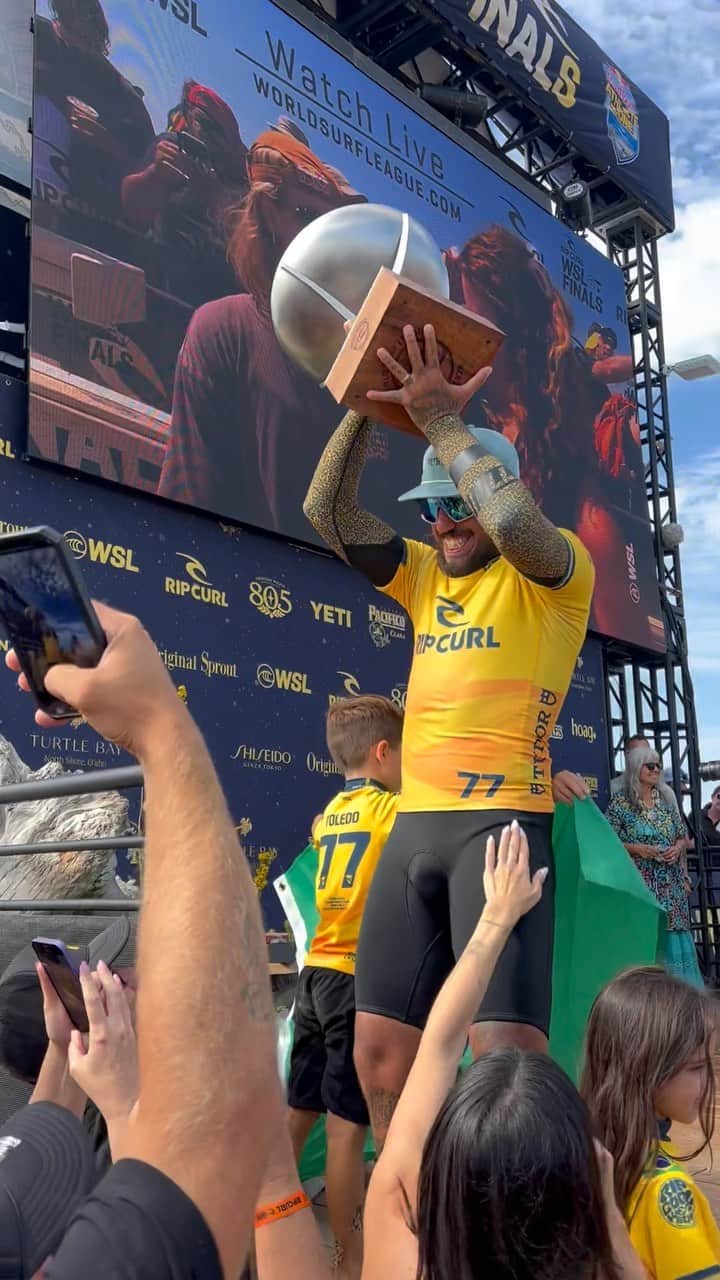 世界プロサーフィン連盟（WSL）のインスタグラム：「That’s number✌️for @filipetoledo! 🏆🏆 #RipCurlWSLFinals @ripcurl」