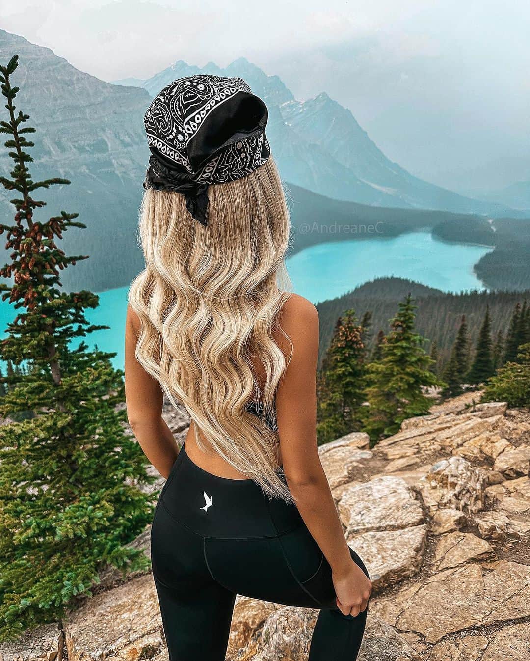 Andreane Chamberlandのインスタグラム：「@babi.underwear 🖤 It looks fun and like an isolated place, but in reality, there were 1000 people in the back waiting to take a picture… 😒 It wasn’t what I expected…」