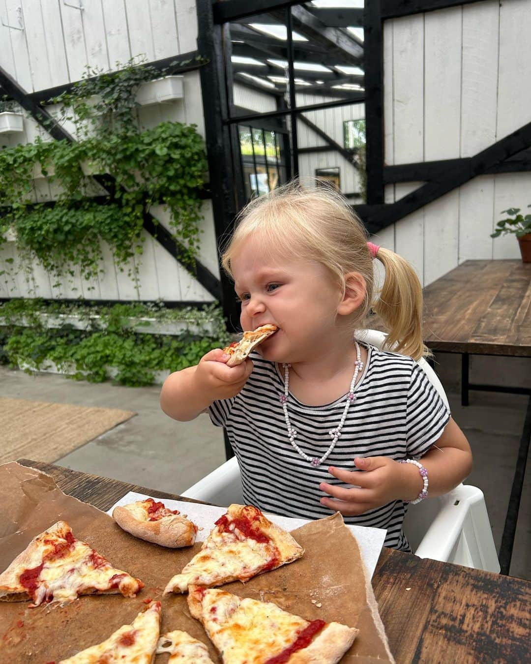 イザベル・オルソンのインスタグラム：「Sommaren 🍓」