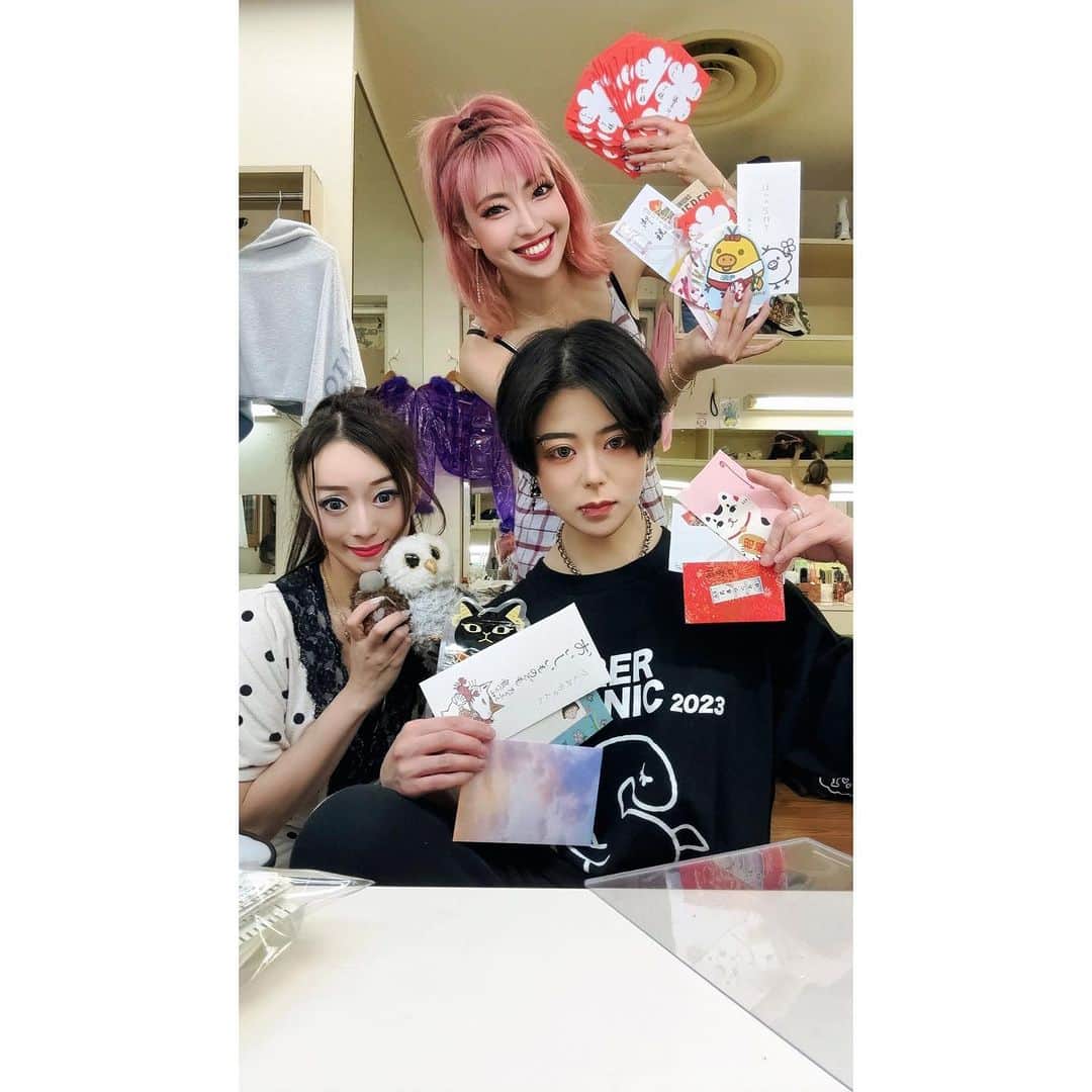 武藤つぐみのインスタグラム：「2023.0831.𝚃𝚑𝚞.💌💋  たくさんたくさん有難う御座いました！！！！！ #浅草ロック座 #PeaceLoveRock #PLRvol3 #千穐楽 #大入  投稿🏫遅れましたが、明日からは大阪天満にある、東洋ショー劇場です！よろしくはむにだm(*_ _)m9.11~9/20🐹  P.S.僕達7人BTSと同じ血液型配分で、浅草BTSでした💜」