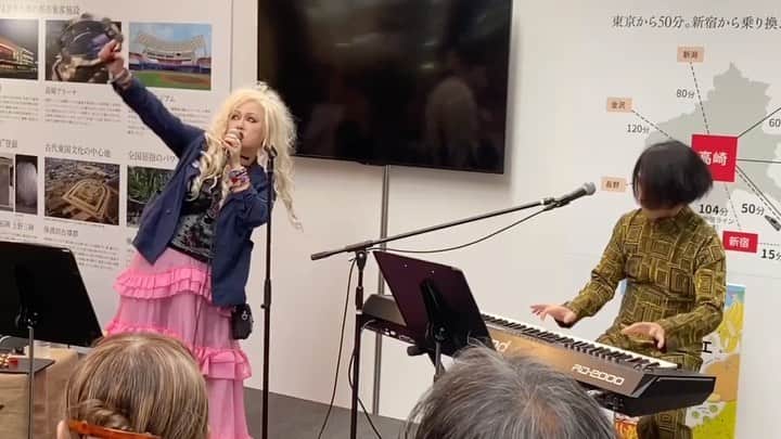JILLのインスタグラム：「ラジオ高崎 PERSONZ JILLの シンジュクライブ762  新宿高島屋 2階  イベント広場 特設ステージ （JR新宿駅側）にて生放送されました。  [出演] JILL(PESONZ) ピアノ：おおくぼけい (アーバンギャルド) MC：田野内明美（ラジオ高崎アナウンサー）  再放送は 9月17日(日）19時からです!! アプリからどうぞ❣️  この曲は PERSONZ 7COLORS です。  ———————————— #09月09日新宿高島屋 #09月30日billboardlive横浜 #10月03日billboardlive大阪 #10月29日REDROCKS #11月03日西条市ストーンハンマー #11月04日西条市こけら落とし  ———————————— #jillpersonz  #personz  #youtubepersonzチャンネル #note  #jillpersonz  #エアプレ #JILLプレ #ラジオ高崎 #三味線jill屋」