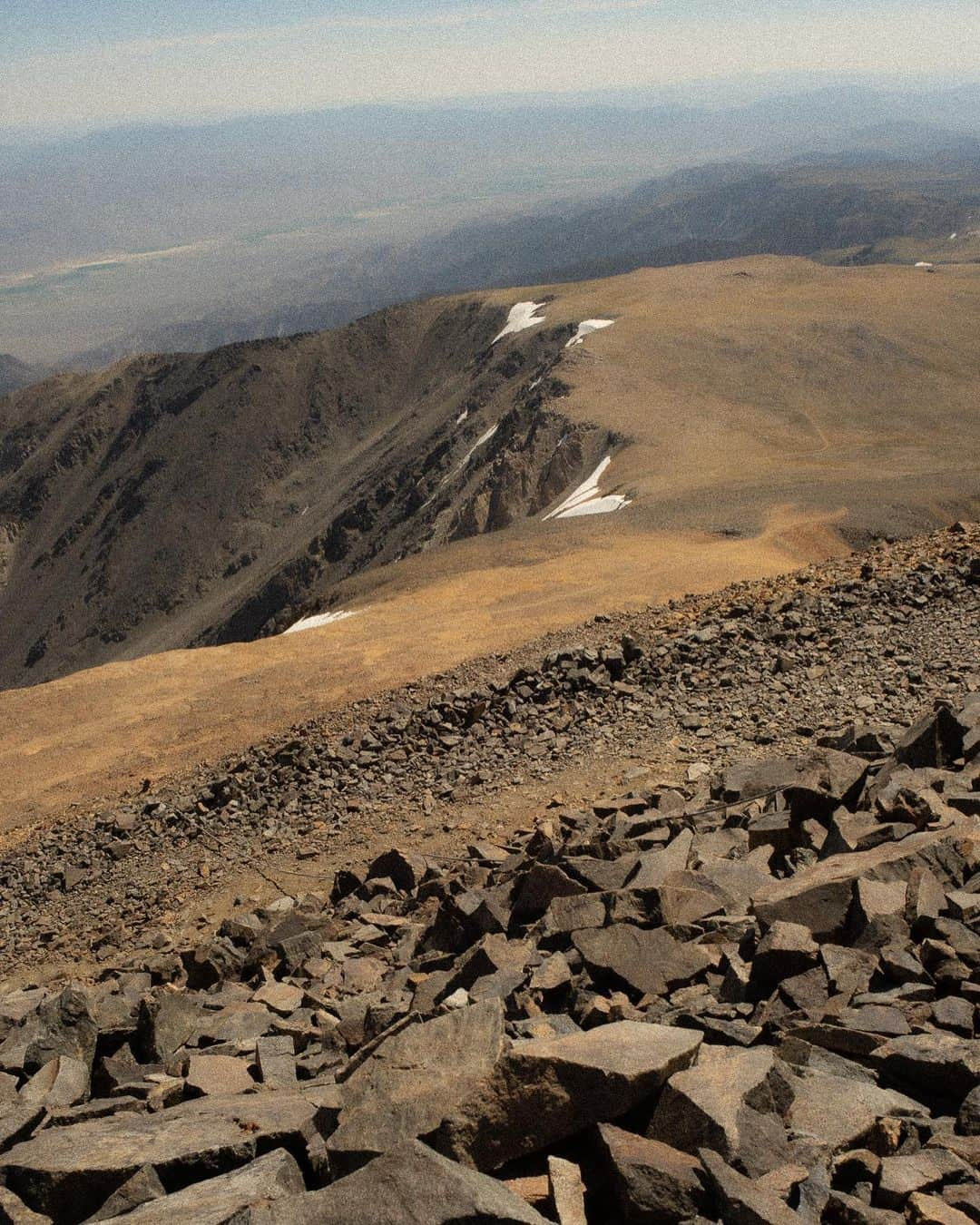 松島エミさんのインスタグラム写真 - (松島エミInstagram)「White Mtn mood👽  . . #whitemountain#whitemountains#california14ers#owensvalley#14000ft#mountainlovers#hiking#hikinggirls#girlswhohike#outdoorlife#mountainslife#ハイキング#アウトドア#山ガール#山が好き#arcteryx#gorpcore#gorpcorefashion」9月11日 1時50分 - emimatsushima