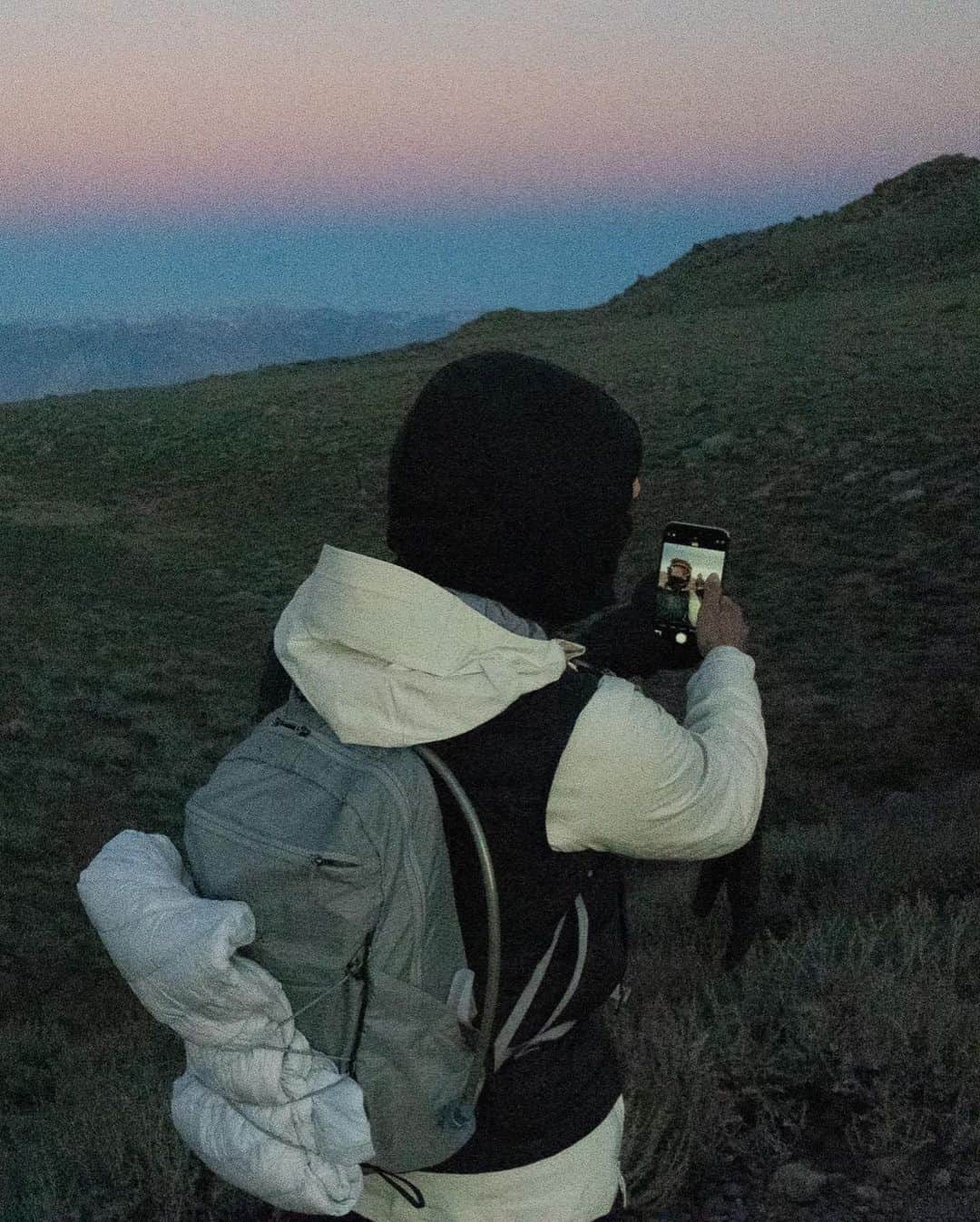 松島エミさんのインスタグラム写真 - (松島エミInstagram)「White Mtn mood👽  . . #whitemountain#whitemountains#california14ers#owensvalley#14000ft#mountainlovers#hiking#hikinggirls#girlswhohike#outdoorlife#mountainslife#ハイキング#アウトドア#山ガール#山が好き#arcteryx#gorpcore#gorpcorefashion」9月11日 1時50分 - emimatsushima