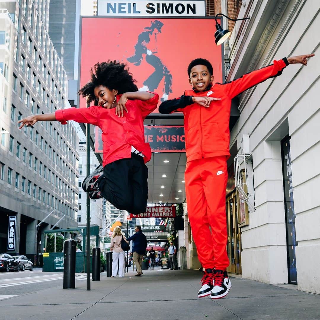 マイケル・ジャクソンのインスタグラム：「@mjthemusical has welcomed a new “Little Michael” – Max Chambers – and a new “Little Marlon” – Jace Bentley – to the Broadway company. Get tickets now through January 7th, 2024 to see them and the rest of the amazing cast on the stage at the Neil Simon Theater — link in story. #MJtheMusical」