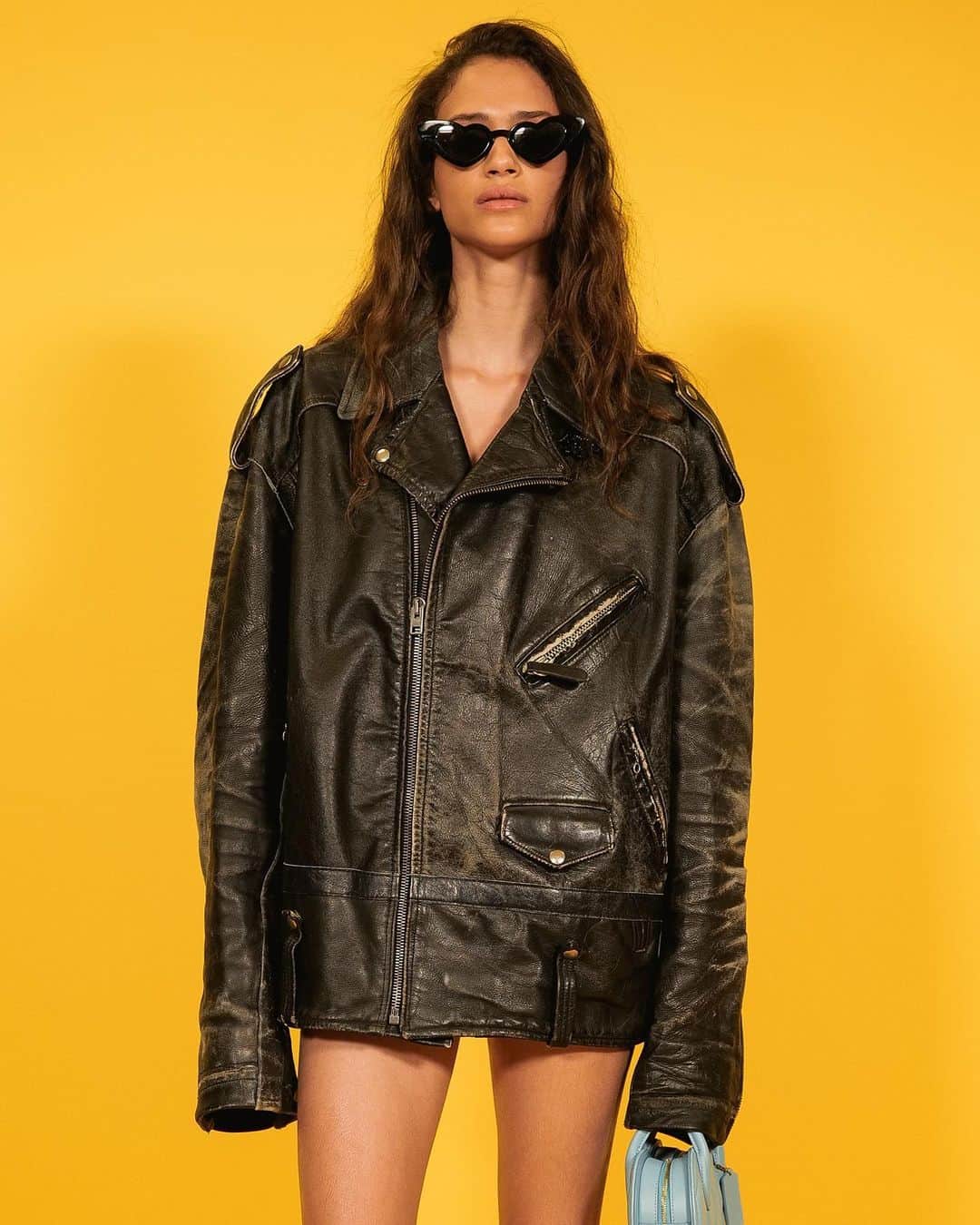コーチのインスタグラム：「Old becomes new becomes old again. ♻️The #CoachSpring24 runway featured purposely distressed new things alongside repurposed materials (we love a full circle).  #NYFW #CoachNY   Photos 1, 2, 4, 5: @bfa」
