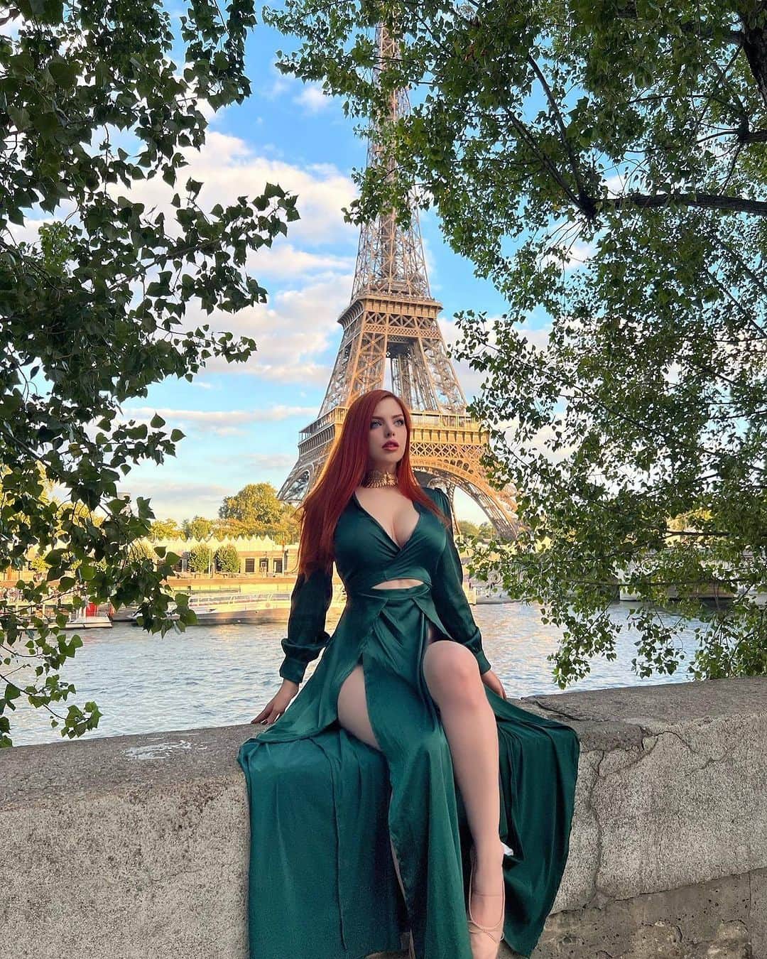 SHEINさんのインスタグラム写真 - (SHEINInstagram)「Ah yes our favorite show, Emerald in Paris 💚🗼😉 @helengrube  Shop Similar 🔎 9400977  #SHEIN #SHEINforAll #SHEINstyle #fashion #chic」9月11日 2時00分 - sheinofficial
