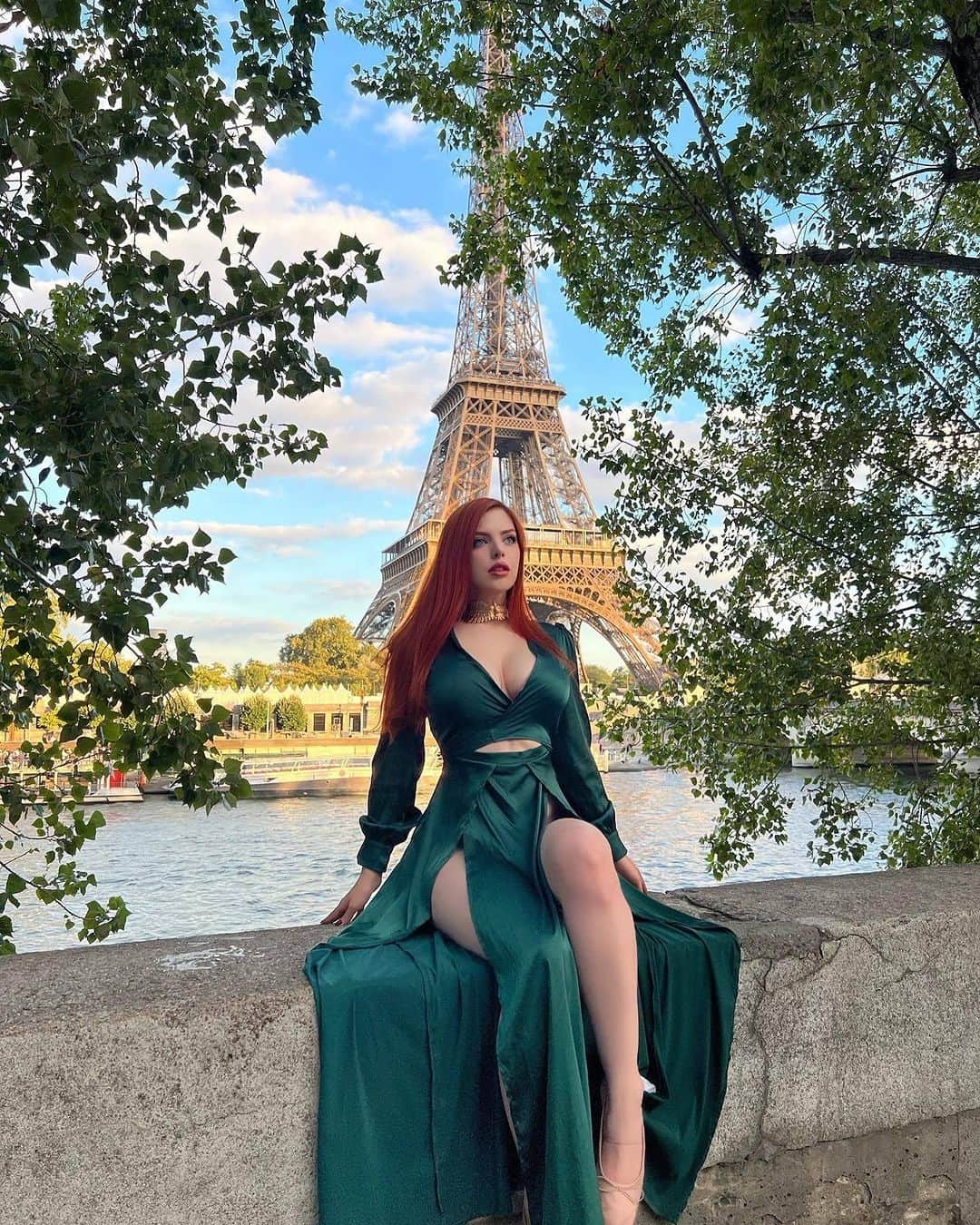 SHEINのインスタグラム：「Ah yes our favorite show, Emerald in Paris 💚🗼😉 @helengrube  Shop Similar 🔎 9400977  #SHEIN #SHEINforAll #SHEINstyle #fashion #chic」
