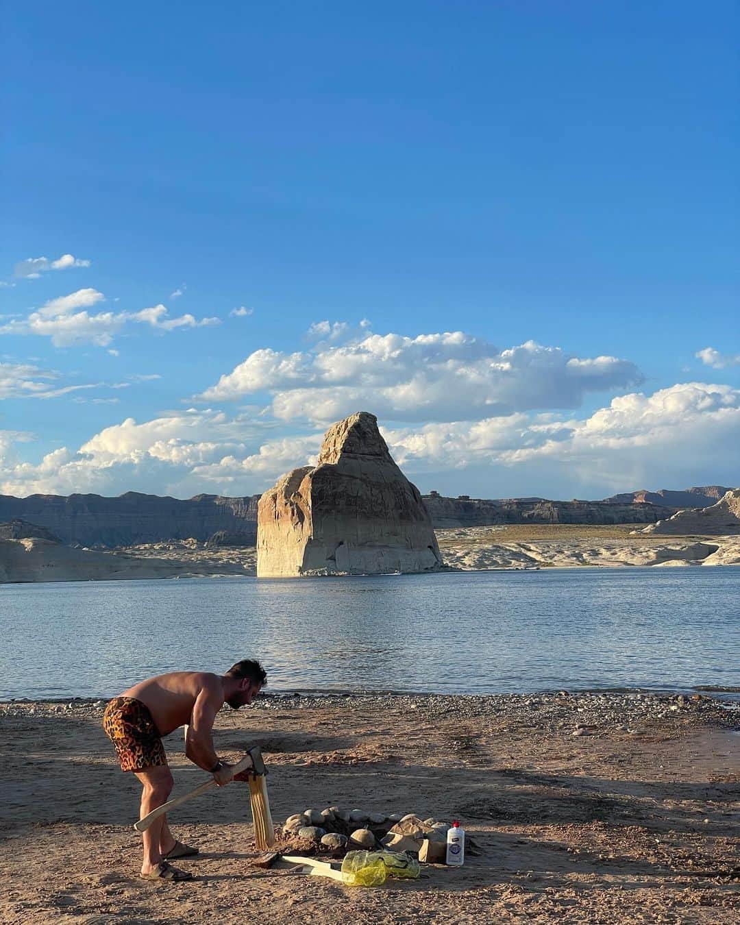 Samuel Lippkeのインスタグラム：「Road tripping across a few national parks with the fam and some good friends. Exhausting and exhilarating all at once. Realized sleep is hard to get while on the road. So many sounds and so hot with such tight space. All worth it. #thelippkes」
