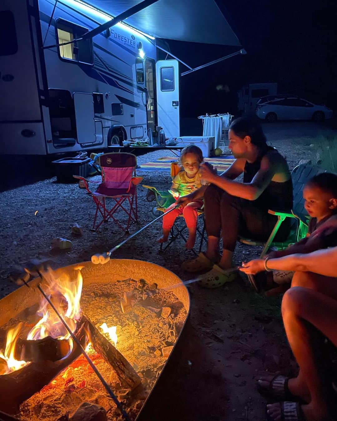 Samuel Lippkeさんのインスタグラム写真 - (Samuel LippkeInstagram)「Road tripping across a few national parks with the fam and some good friends. Exhausting and exhilarating all at once. Realized sleep is hard to get while on the road. So many sounds and so hot with such tight space. All worth it. #thelippkes」9月11日 2時22分 - samuel.lippke