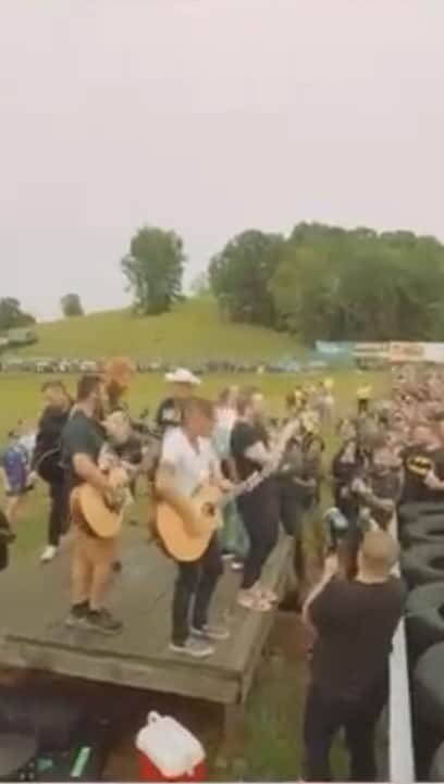 Shinedownのインスタグラム：「The weather might have cancelled @blueridgerockfest on Saturday, but it didn’t stop all 6000+ of us from coming together for the music.   Much love to @paparoach and @oliver_anthony_music_ for doing this with us!   A moment we will never forget… 🫶🏼  📹 @sanjayparikhphoto」