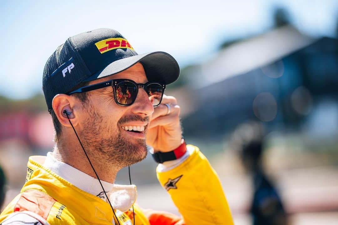 ロマン・グロージャンのインスタグラム：「Last race of the season. Let’s go team #Phoenix」