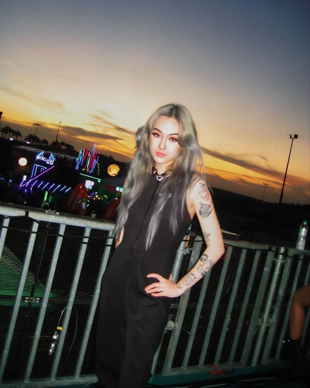 ジョルジオアルマーニのインスタグラム：「Sunset vibes with @itsjovynn #WeBeatAsOne」