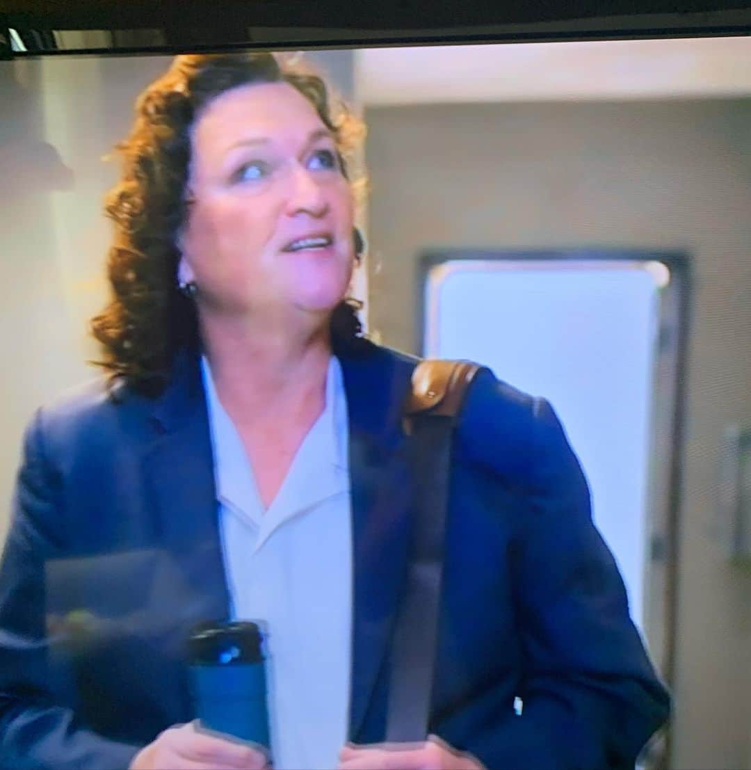 サンドラ・バーンハードのインスタグラム：「I just saw My friend @dotmariejones in an @allstate commercial during the @49ers @steelers game she is a force of nature & never stops working I love this woman!」