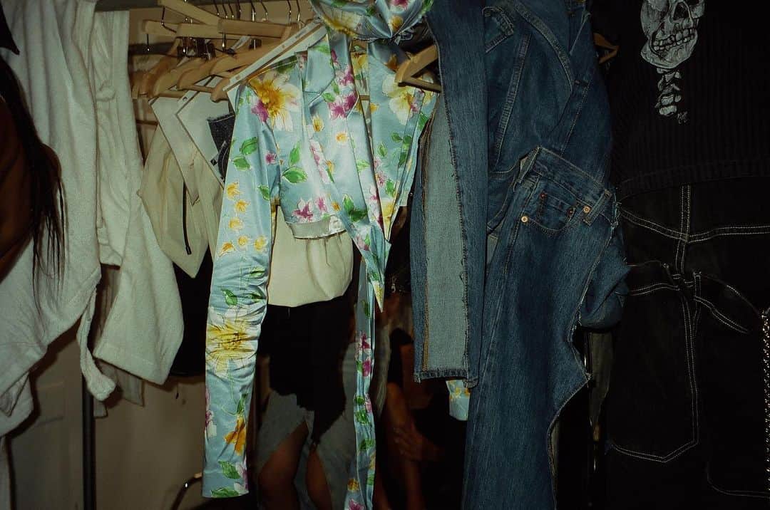 Sami Miroさんのインスタグラム写真 - (Sami MiroInstagram)「Backstage details. Sami Miro Vintage Runway Show SS 2024. Shot by @dievilmot」9月11日 3時11分 - samimiro