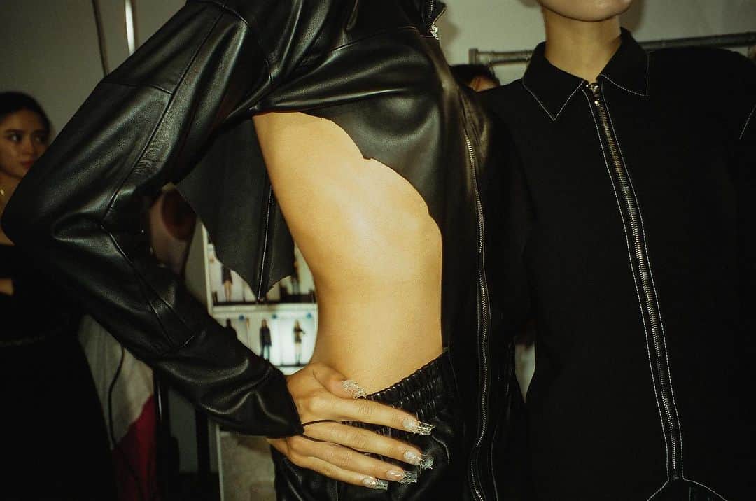 Sami Miroさんのインスタグラム写真 - (Sami MiroInstagram)「Backstage details. Sami Miro Vintage Runway Show SS 2024. Shot by @dievilmot」9月11日 3時11分 - samimiro