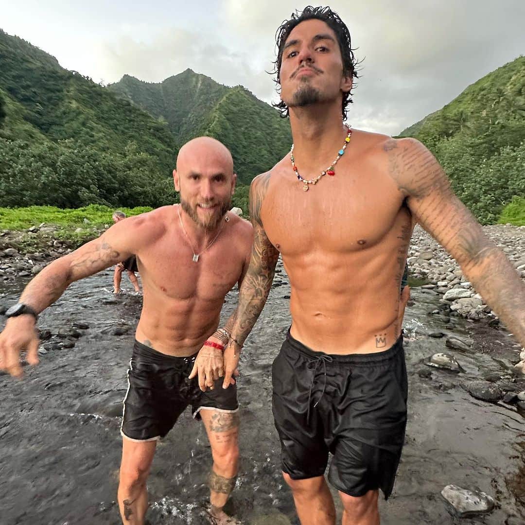 ガブリエル・メディーナのインスタグラム：「Cachoeira/ hiking with the boyz」