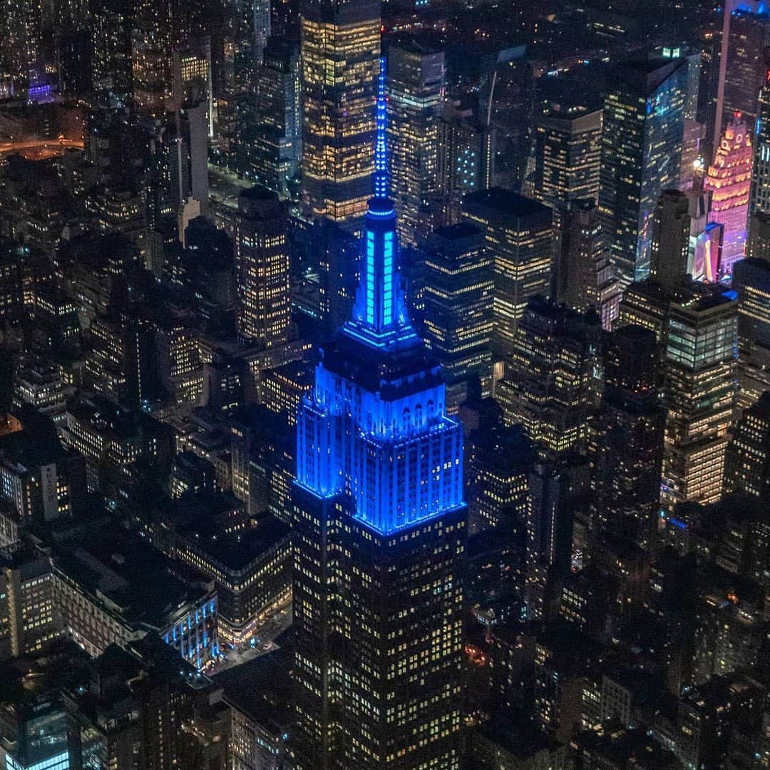 Empire State Buildingのインスタグラム：「Blue tonight in celebration of the @nygiants Home Opener 🏈」
