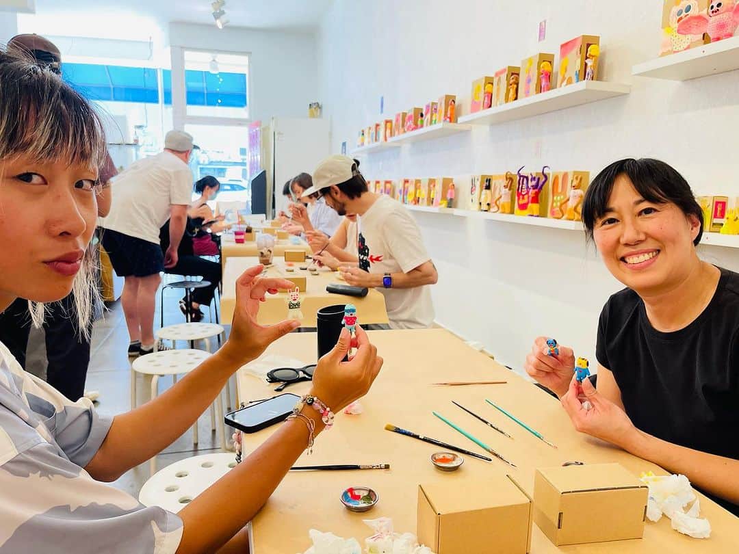 デハラユキノリさんのインスタグラム写真 - (デハラユキノリInstagram)「workshop now. Everyone is painting seriously. But their faces are smiling.  #deharayukinori  #workshop #giantrobot」9月11日 9時20分 - deharayukinori